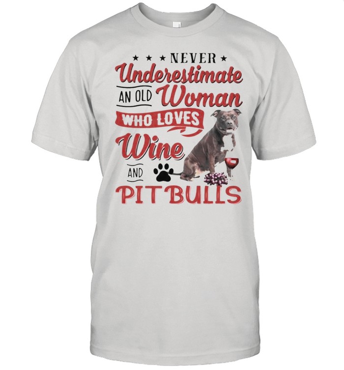 Never underestimate an old woman who loves wine and Pitbulls shirt Classic Men's T-shirt