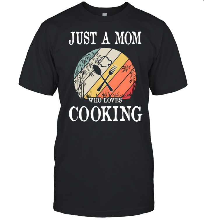 Just A Mom Who Loves Cooking shirt Classic Men's T-shirt