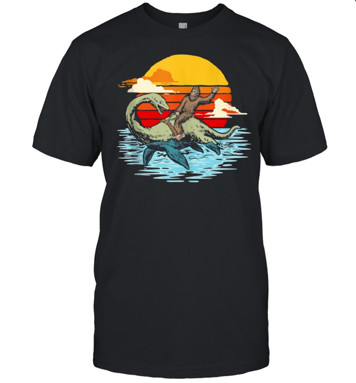Fun Bigfoot Riding Nessie Legends & Retro 80s Sunset shirt Classic Men's T-shirt