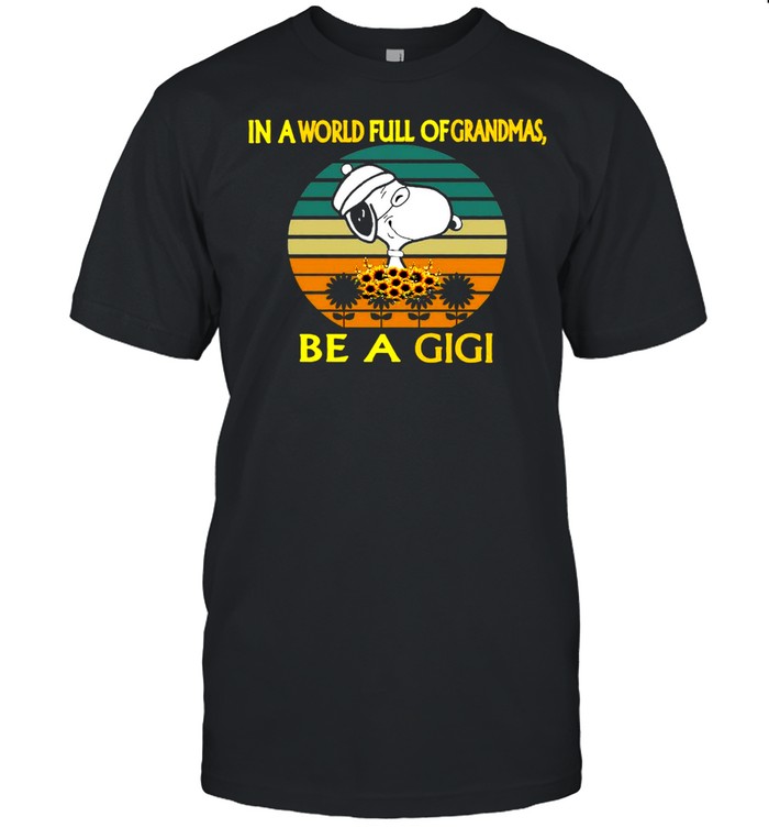 Snoopy In A World Full Of Grandmas Be A Gigi Vintage T-shirt Classic Men's T-shirt