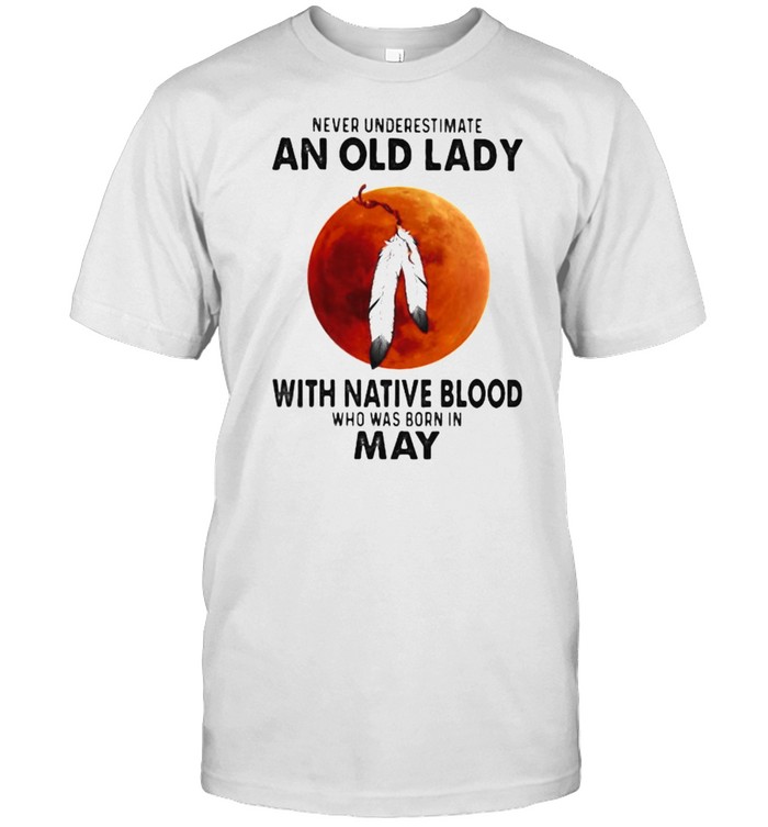 Never Underestimate An Old Lady With Native Blood Who Was Born In May Blood Moon  Classic Men's T-shirt