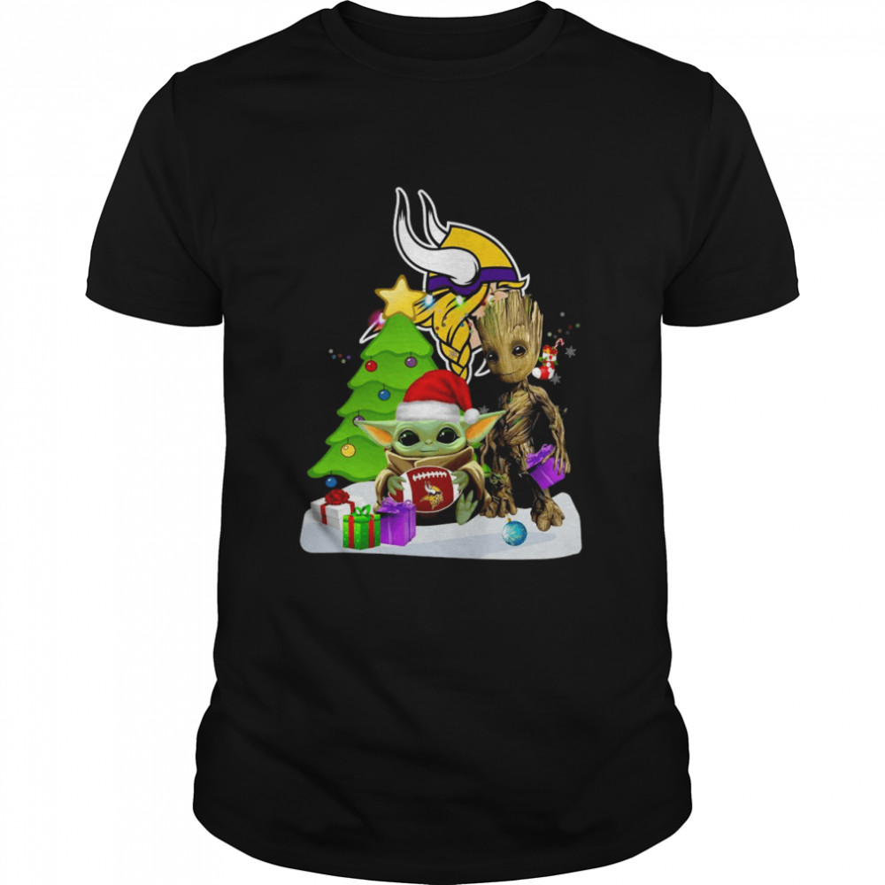 santa Bigfoot and Baby Yoda hug Minnesota Vikings Snow Christmas Tree shirt