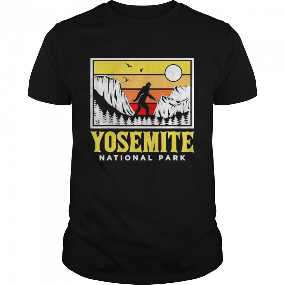 Yosemite National Park US Bigfoot Sasquatch Yeti vintage shirt Classic Men's T-shirt
